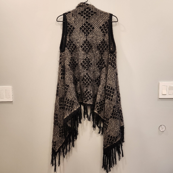 BCBGMaxAzria Fringed Sweater Vest - Picture 8 of 10